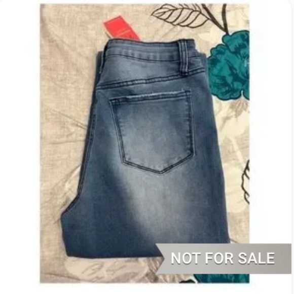 @anonymous10596 Trade Bundle Box #1 - Picture 3 of 8